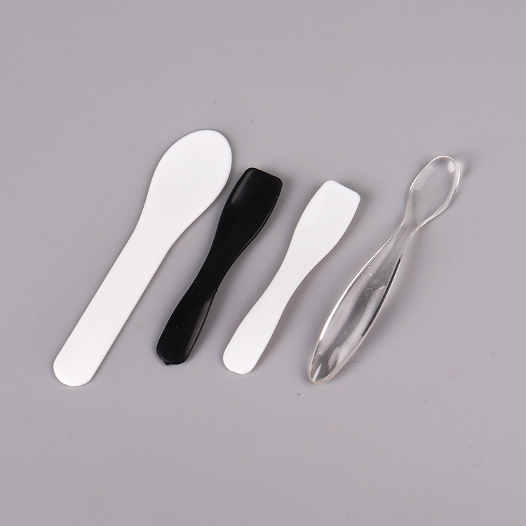 Cosmetics packaging / Spatula